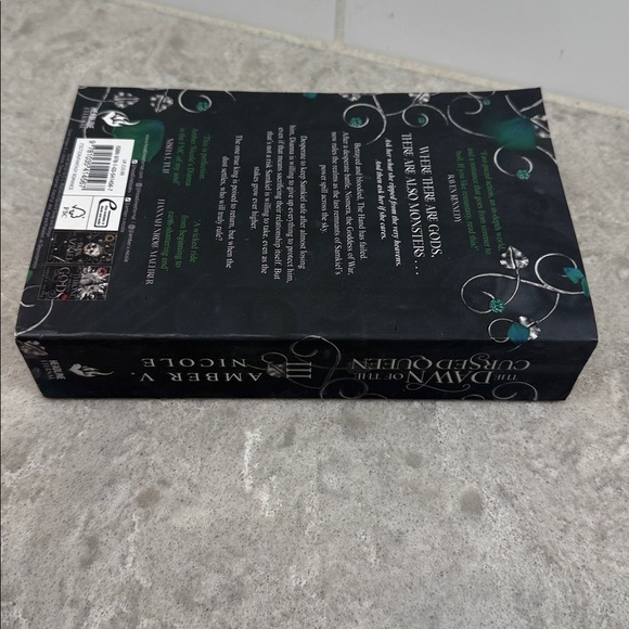 The Dawn of the Cursed Queen Book, paperback brand new - Picture 3 of 6